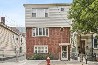 Building Photo - 529 38th St