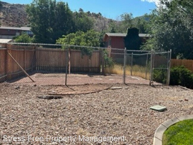 Building Photo - 5 br, 3 bath House - 252 N. Highland Drive