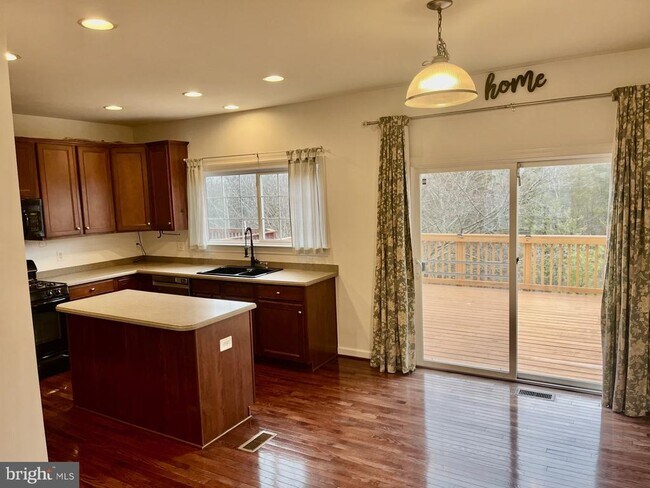 Building Photo - 6003 Popes Creek Pl