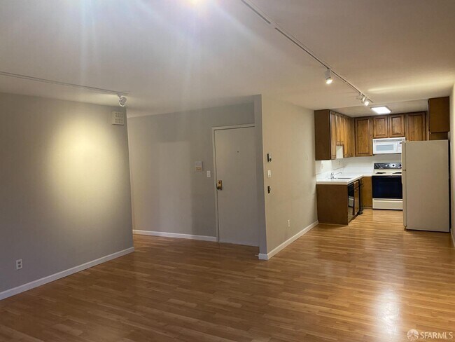 Building Photo - 5173 Diamond Heights Blvd