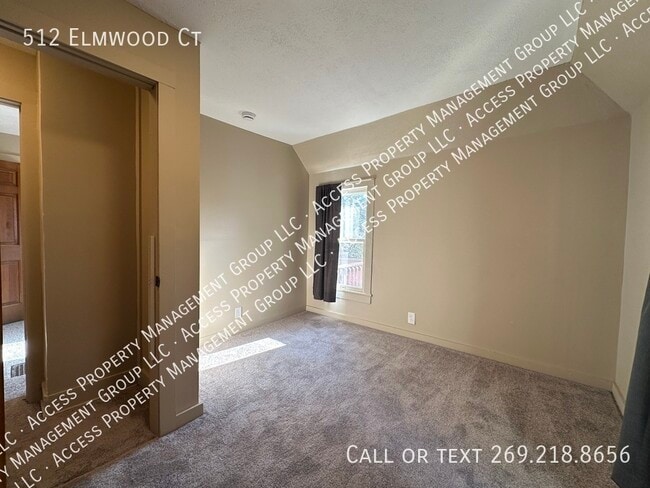 Foto del edificio - 512 Elmwood Ct