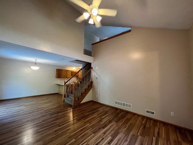 Foto del edificio - 6855 Woodland Ave