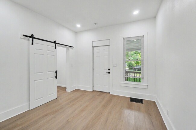 Foto del edificio - 977 W Wayne St