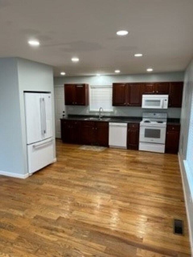 Building Photo - DUPLEX Lake rental with view of Stardust M...