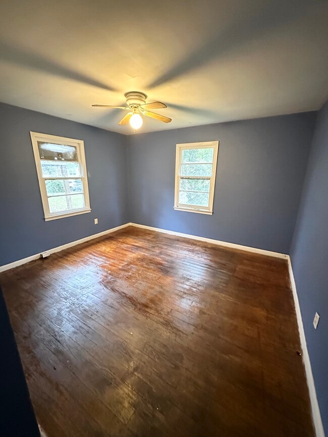 Building Photo - 610 Sunset Dr