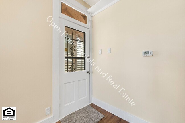 Foto del edificio - 920 W Jefferson Blvd