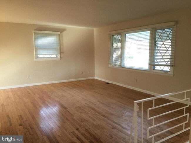 Building Photo - 9221 W Stayman Dr