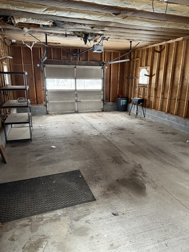 Building Photo - 1134 S Wolf Lake Rd