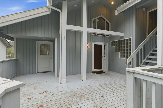 Foto del edificio - Waterfront 2 bedroom with private dock