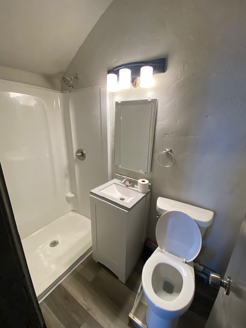 Foto del edificio - 131 E 2nd St
