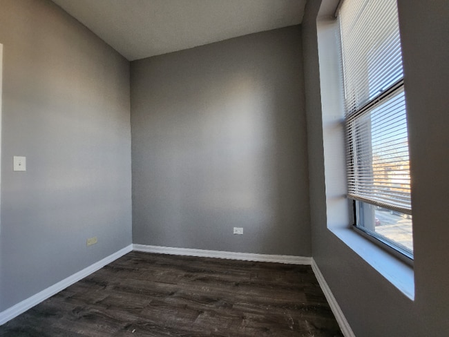 Photo - 7314 S Kenwood Ave Apartment