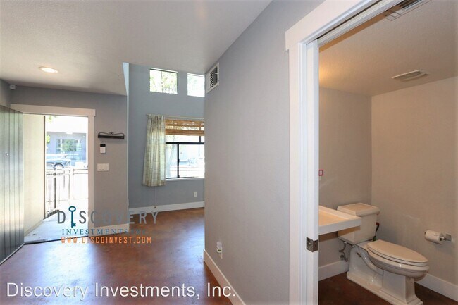 Building Photo - 2 br, 2 bath House - 2004 Market St.