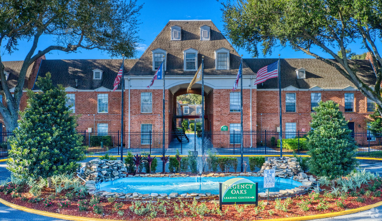 Regency Oaks Apartments