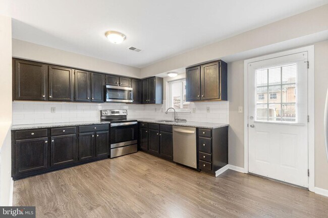 Building Photo - 25 Kelmar Ave