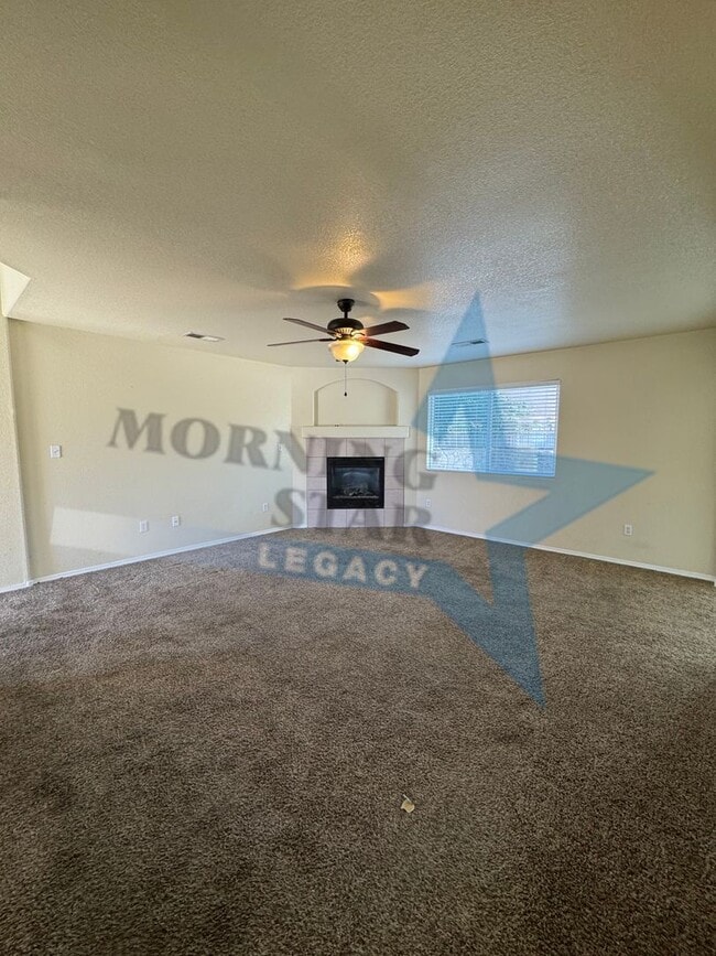 Building Photo - LARGE 4 bed home!