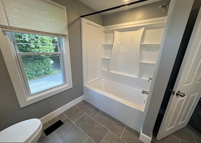 Foto del edificio - 3 bed 1 bath