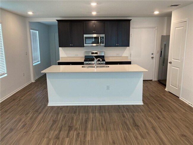 Foto del edificio - 7204 Dancing Wind Ln