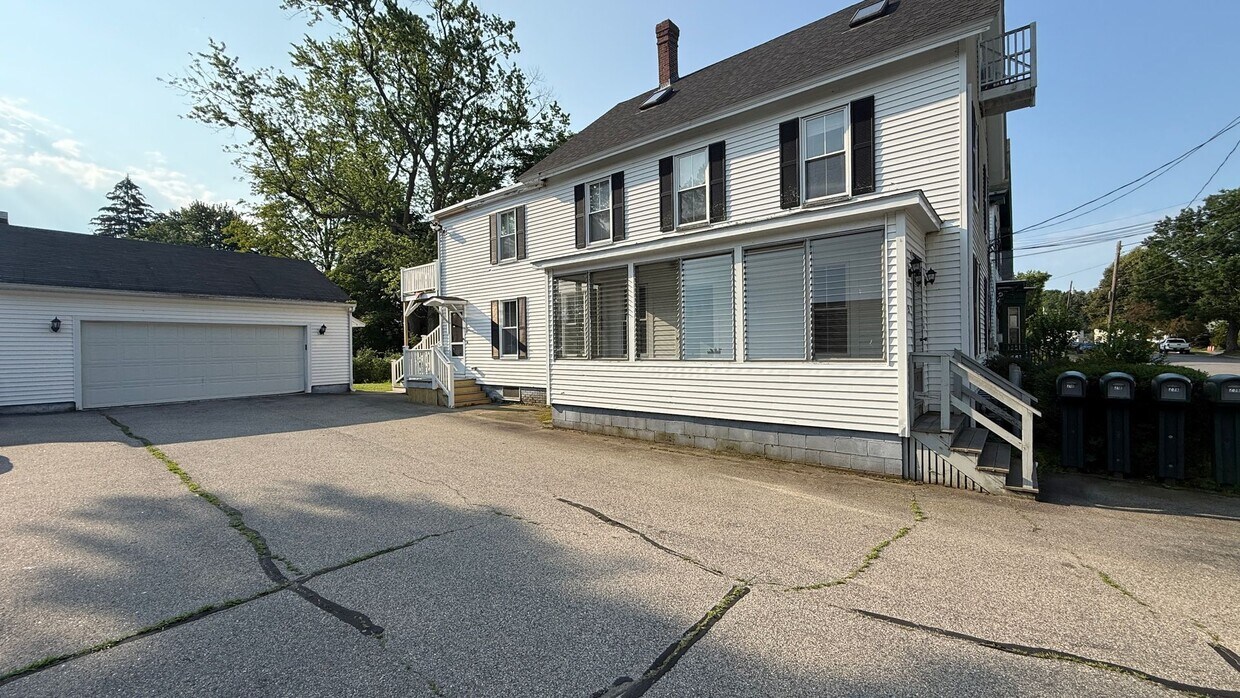 Foto principal - Lovely, 2 Story Apartment Triplex within W...