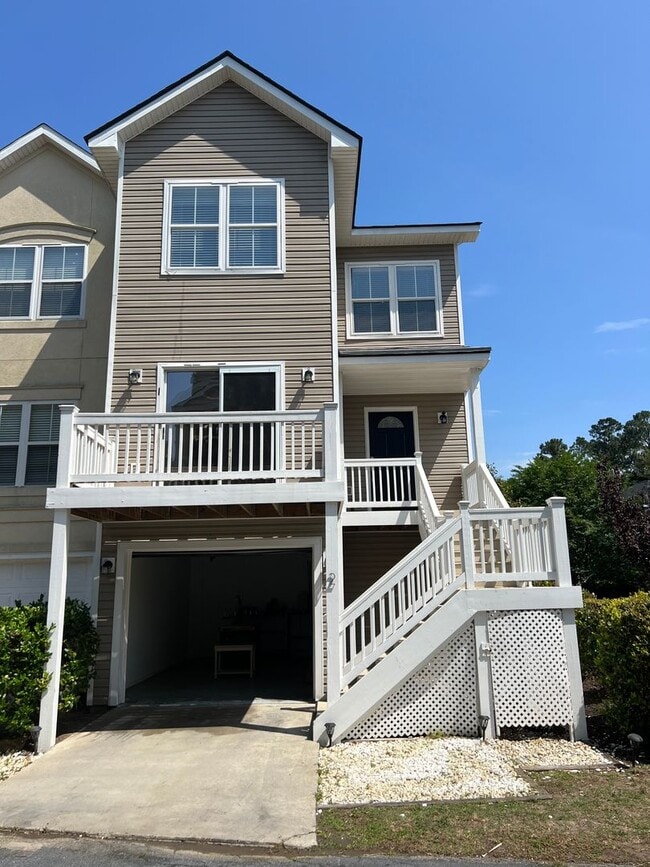 Building Photo - Beautiful Home, Mid-Island in Yacht Cove!