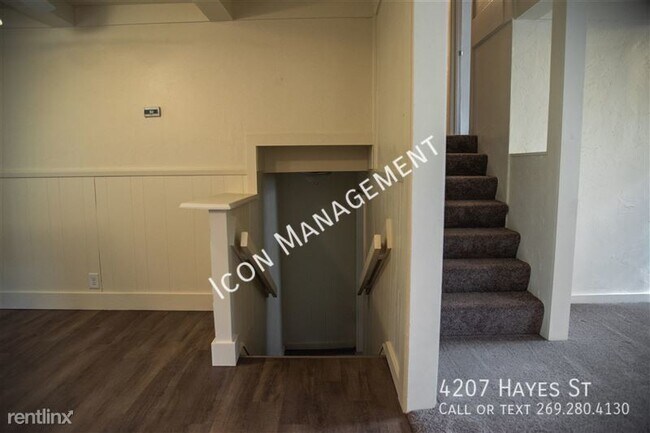 Building Photo - 4207 Hayes St