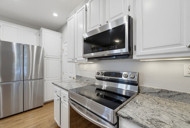 Building Photo - 761 Bishops Park Dr