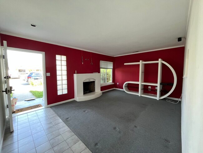 Building Photo - 999 Inverness Dr