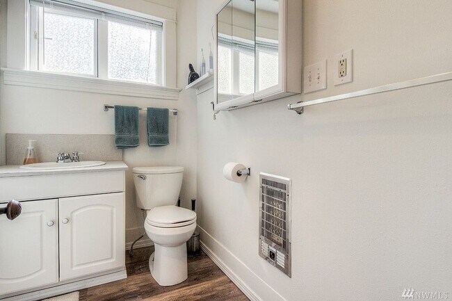 Building Photo - Columbia City Triplex