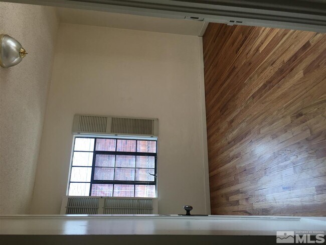 Foto del edificio - 616 Cheney St