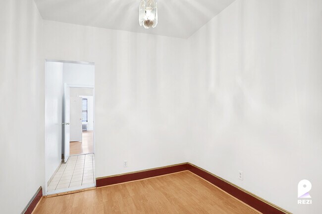 Building Photo - 932 Columbus Ave