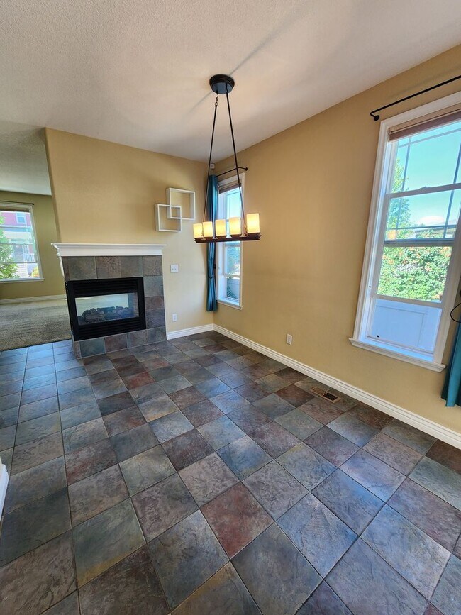 Foto del edificio - Exquisite Paired Home in Coal Creek Village