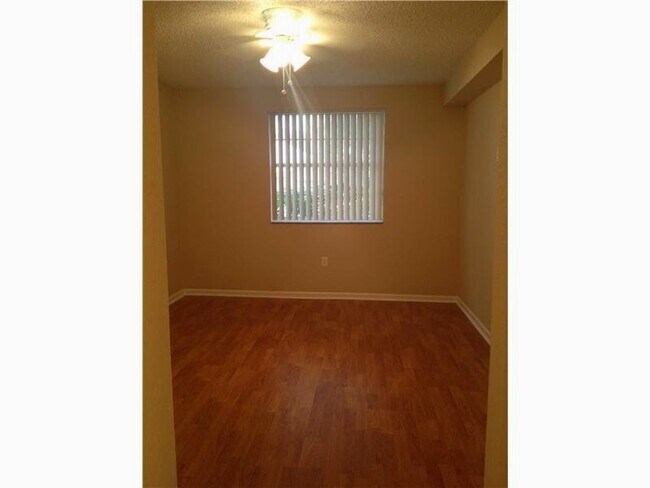 Foto del edificio - 2831 N Oakland Forest Dr