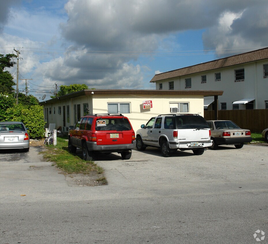 Foto del edificio - 2109-2117 Miami Rd