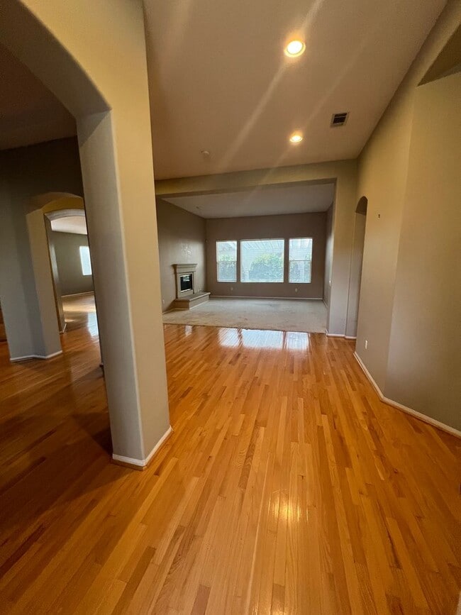 Building Photo - 4420 Putting Green Dr