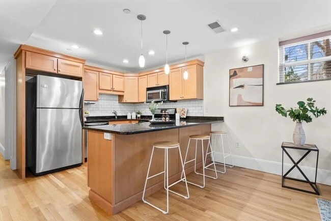 Foto del edificio - 245 Beacon St