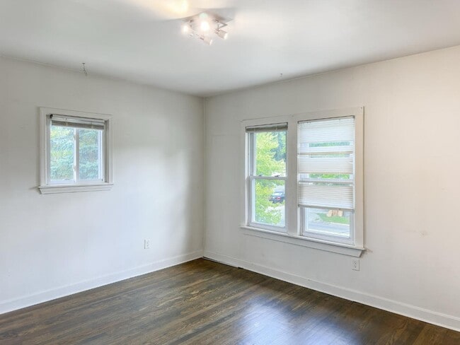 Building Photo - 207 N Prospect Rd