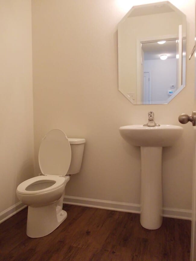 Building Photo - 2528 Walnut Forest Dr