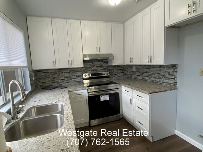 Building Photo - 1016 Eleanor Ave