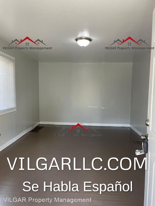 Building Photo - 3 br, 1 bath House - 505 School St.