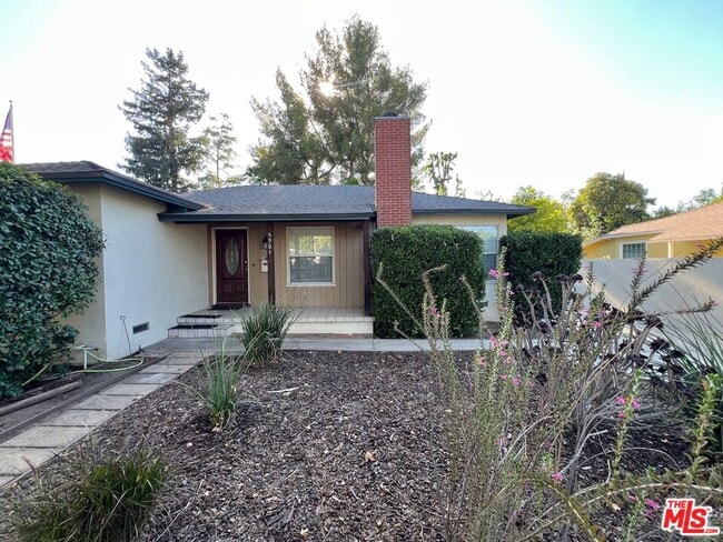 Building Photo - 5901 Vanalden Ave