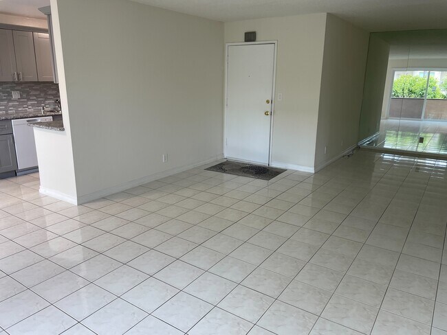 Foto del edificio - 5414 Newcastle Ave