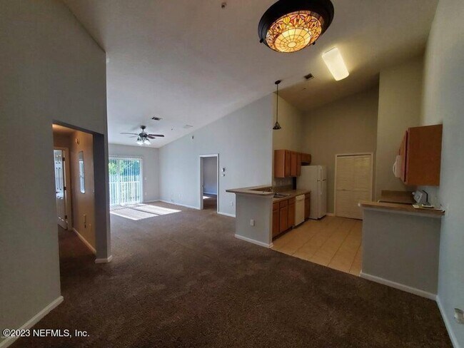 Foto del edificio - 7920 Merrill Rd