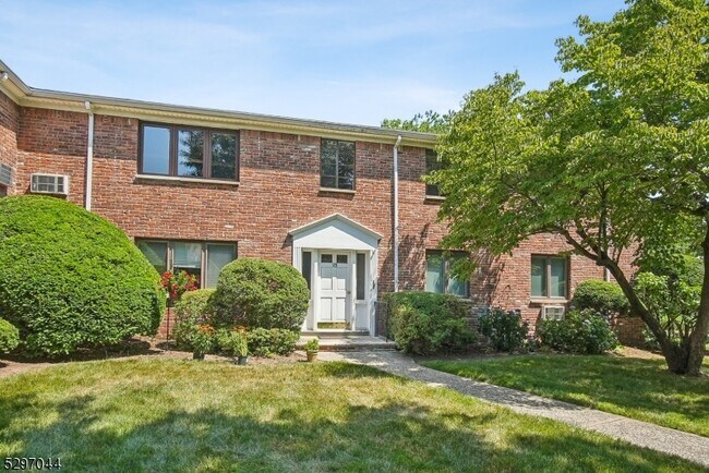 Foto del edificio - 93 Troy Dr