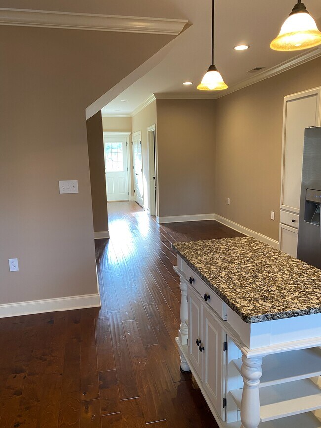 Building Photo - 109 Belle Chase Way NE