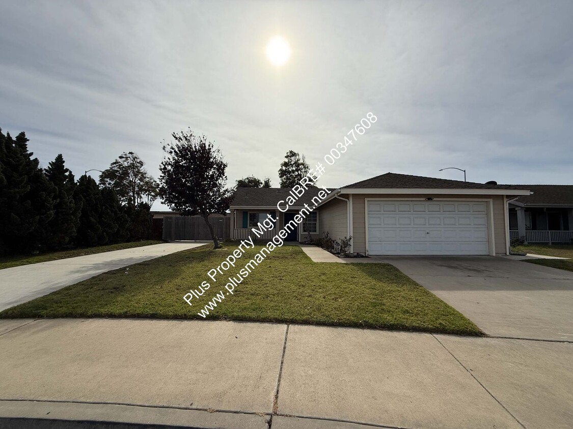 Foto principal - Single Story Home Located Near West Gate D...