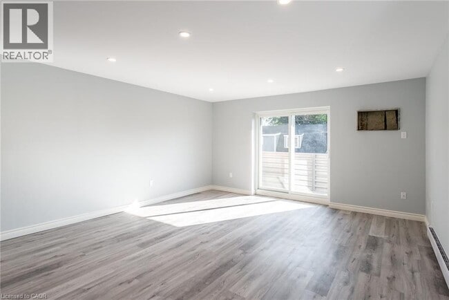 Building Photo - 529 Elm St