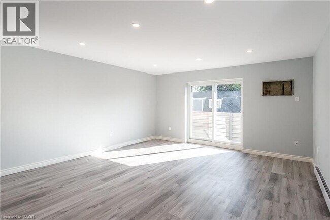 Photo du bâtiment - 529 Elm St