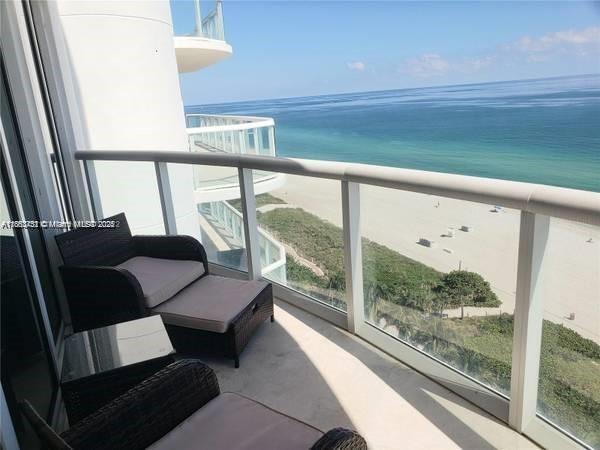 Foto del edificio - 6365 Collins Ave