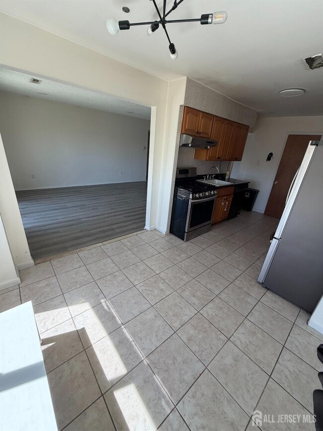 Building Photo - 510 Edison Glen Terrace