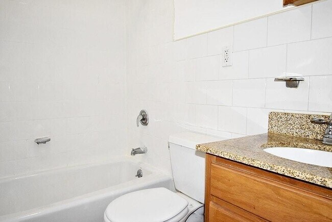 Building Photo - 386 E 23rd St