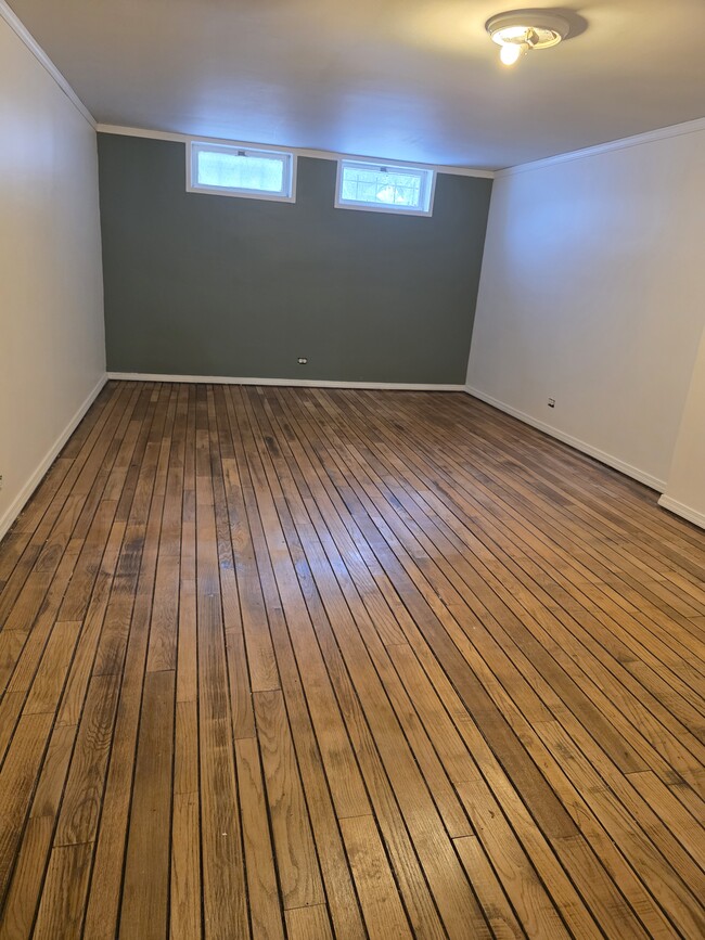 Foto del edificio - 4813 Greenlawn Dr